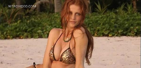  Cintia Dicker hald naked on the beach